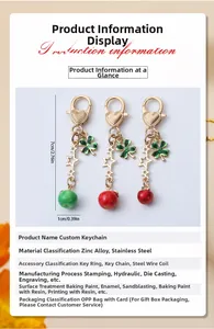 Detail of four-leaf clover and star keychains with enamel finish and 7cm dimension