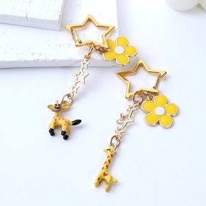 Cute Cartoon 3D Giraffe Keychain Yellow Enamel Flower Star Zinc Alloy Keyring For Bags Backpack Charms Gift Women Kids