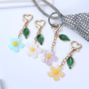 Set di portachiavi a fiori in acrilico con ganci a cuore in menta, viola e bianco