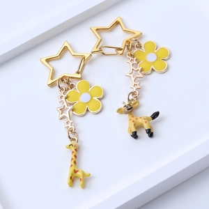Cute 3D giraffe keychain pendant with yellow enamel flower and golden star hook