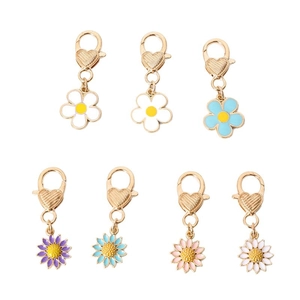Floral alloy daisy keychain set with heart-shaped gold clasps in multi-color enamel finish