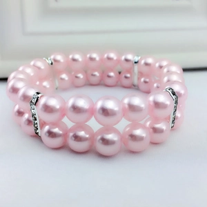 Détail du collier pour animaux en perles roses doubles avec intercalaires en strass