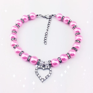 Adjustable pink pearl pet necklace with sparkling rhinestone heart pendant for cats and dogs