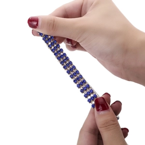 Collier pour animaux à trois rangées de strass bleus et placage argenté à la main