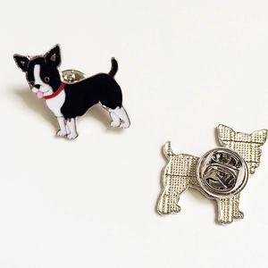 Vue détaillée avant et arrière du pin's en émail Boston Terrier avec fermoir papillon