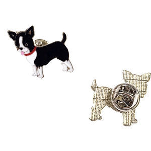 Broche en émail Boston Terrier noir blanc rouge avec fermoir papillon en métal sur le revers