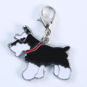 Schwarz-weißer Terrier Schlüsselanhänger mit rotem Halsband und silbernem Karabiner