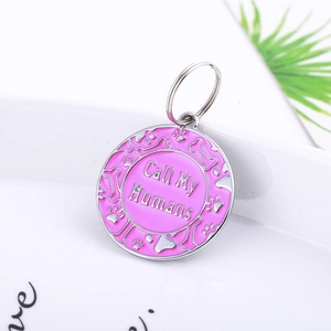 Médaille ronde rose pour chien en métal avec gravure Call My Humans et motifs os