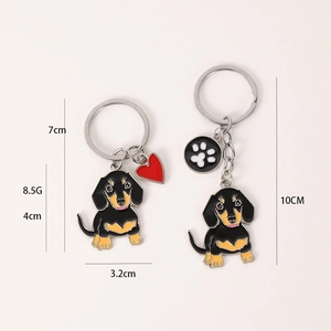 Porte-clés teckel en métal émaillé avec pendentifs en forme de cœur et d'empreinte