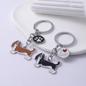 Porte-clés chien Basset mignon en métal avec charms I Heart Dogs en marron et noir