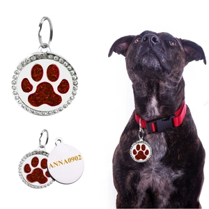 Médaille pour animaux avec strass et empreinte de patte rouge pailletée pour gravure
