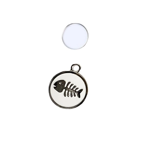 Zinc alloy pet tag with fish bone pattern and round frame on white background