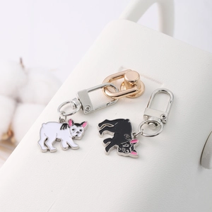 Französische Bulldogge Emaille Schlüsselanhänger in Schwarz-Weiß für Taschenzubehör