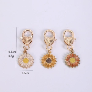 Enamel Sunflower Keychain With Heart Lobster Clasp Zinc Alloy Daisy Bag Pendant For Women Jewelry Accessories Gift