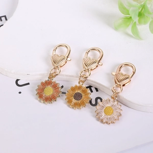 Three-color sunflower charms with heart lobster clasps for keychains and bag accessories