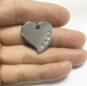 Pendaglio a cuore in argento lucido con strass per piastrine animali personalizzate