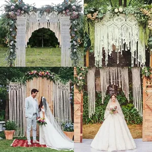 Toile de fond de mariage bohème en macramé fait main avec des tissages géométriques