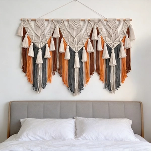 Macramé mural bohème avec glands et motifs géométriques pour décoration intérieure