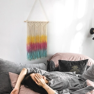 Tapestrie murale bohème faite main avec cordes en coton colorées et support en bois