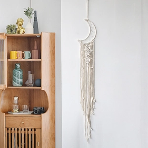 Handgefertigter Boho-Mond-Traumfänger mit Makramee-Quasten für gemütliche Wanddekoration