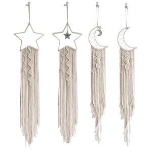Vierteiliges Set handgefertigter Boho-Makramee-Wandbehang mit Stern- und Mond-Metallrahmen