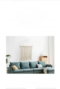 Détail d'une tapisserie bohème tissée main en corde de coton blanc avec support en bois