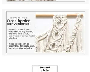 Détail de la tenture murale bohème en coton tissé à la main avec tige en bois