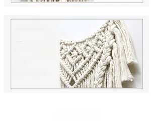 Dettaglio decorazione murale in macramè fatta a mano con frange di cotone in stile boho