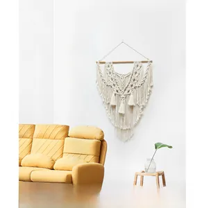 Détail de la tenture murale bohème en macramé avec cordes en coton tissées à la main
