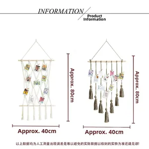 Détail du support photo mural en macramé avec pinces en bois et franges décoratives