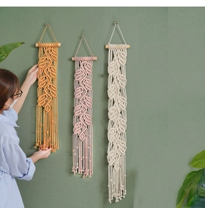 Détail de tapisseries murales en coton faites main en gingembre, rose et beige pour déco