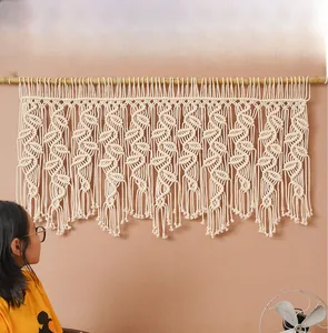 Détail de la tapisserie murale bohème tissée à la main avec textures de corde en coton