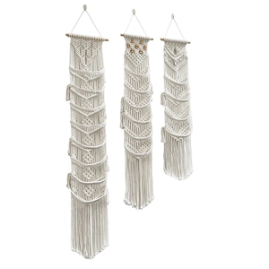 Portacappelli da parete boho in macramè fatto a mano bianco crema con perline e frange
