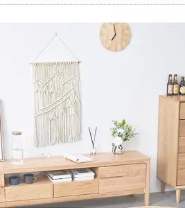 Makroaufnahme von Boho-Makramee-Wandteppich mit Baumwolltextur und Waldberg-Muster