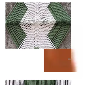 Macro di un arazzo in cotone fatto a mano con intreccio geometrico in stile nordico