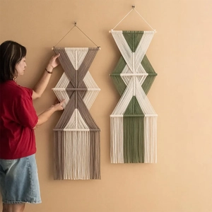 Macrame Appeso a Parete Fatto a Mano Stile Nordico Bohemien Corda di Cotone Arazzo Tessuto Decorazione Murale Geometrica con Nappe per Soggiorno