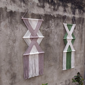 Arazzo bohémien in cotone fatto a mano con motivi geometrici e nappe decorative