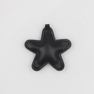 Pendentif étoile en cuir PU noir avec coutures détaillées pour sacs et porte-clés