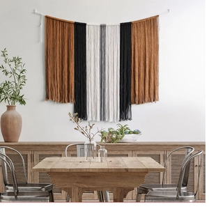 Détail d'une tapisserie bohème à glands avec cordes en coton tissées à la main en style