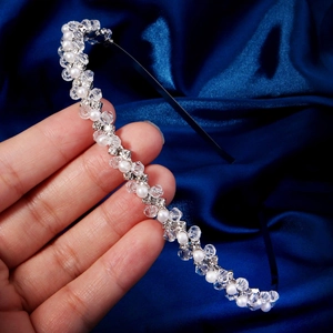 Eleganter Haarreif aus Silberdraht mit weißen Perlen und Kristallen für Damen-Haarstyling