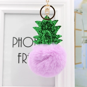 Porte-clés peluche ananas en fourrure violette avec sequins verts et anneau doré