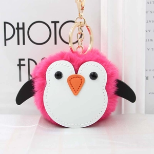 Porte-clés pingouin en peluche rose avec fausse fourrure douce et crochet doré