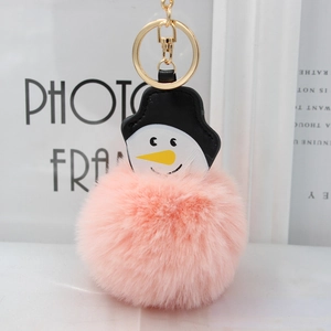 Porte-clés bonhomme de neige en fausse fourrure rose avec fermoir doré en métal