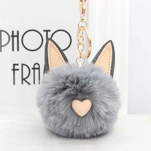 Porte-clés Pompon en Fausse Fourrure Oreilles de Chat Mignon pour Femmes Filles Motif de Cœur Détail en Cuir PU Pendentif de Sac Cadeau