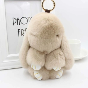 Porte-clés lapin en peluche kaki avec fourrure douce et anneau doré pour sacs à main