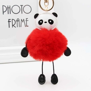 Portachiavi panda in ecopelle con pompon in peluche rosso e anello in metallo dorato