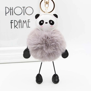 Portachiavi panda carino con pompon in peluche grigio e anello in metallo dorato
