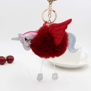 Porte-clés licorne en peluche rouge foncé avec pompon et ailes irisées sur crochet doré