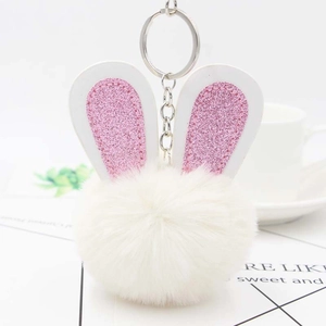 Porte-clés lapin en peluche avec oreilles pailletées et pompon blanc sur anneau