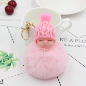 Portachiavi con bambola neonato rosa dormiente, pompon morbido e chiusura a moschettone oro